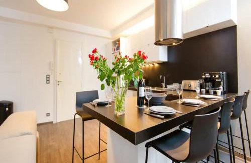 Sagunto Apartment | Spring Mantle