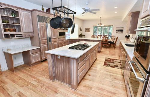 McCall House | Spring Mountain Manor by Casago McCall - Donerightmanagement