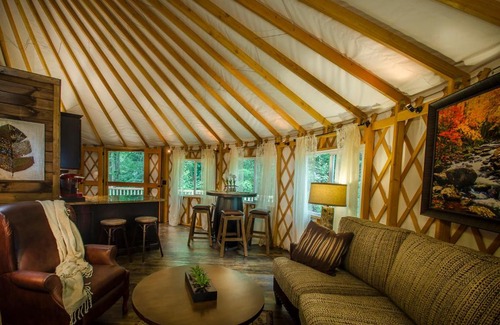 Topton Villa | Spring Ridge Luxury Yurt - Creekside Glamping with Private Hot Tub