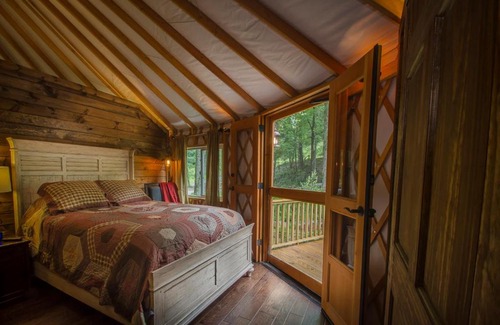 Topton Villa | Spring Ridge Luxury Yurt - Creekside Glamping with Private Hot Tub