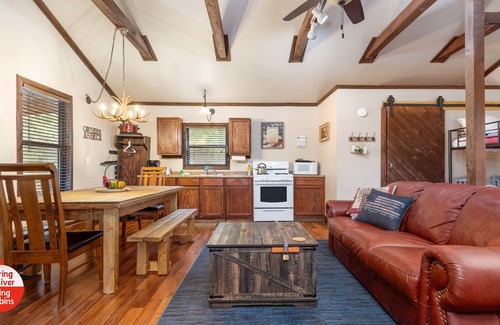 Miami Cabin | Spring River Fishing Cabins #2 - Dogwood - Dogs ok