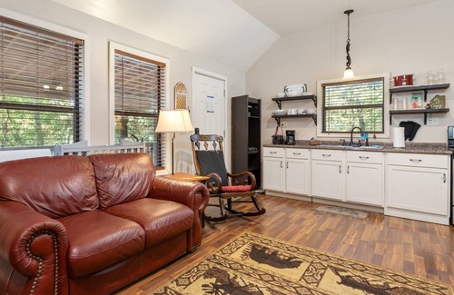 Miami Cabin | Spring River Fishing Cabin #3 Honeymoon Suite