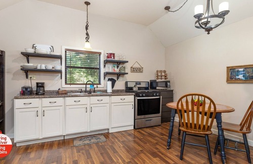 Miami Cabin | Spring River Fishing Cabin #3 Honeymoon Suite