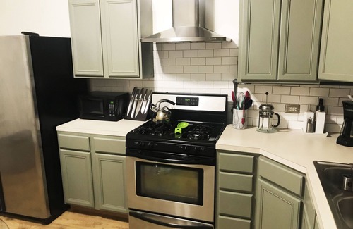 West Town Apartment | SPRING Special, April-May '24! Contemporary, elegantly styled spacious flat!