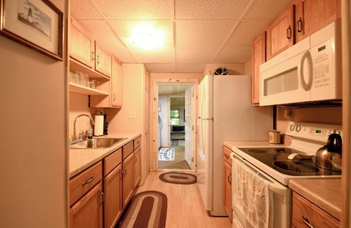 Bridgton Cottage | * SPRING SPECIAL * Charming 3-Bedroom Cottage Overlooking Foster Pond