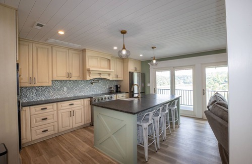 Lancaster House | SPRING SPECIAL! Lakefront 3 bdrm w bunk rm, game room & dock, covered slip