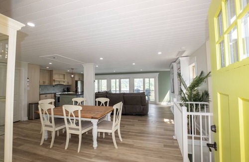 Lancaster House | SPRING SPECIAL! Lakefront 3 bdrm w bunk rm, game room & dock, covered slip