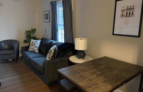 Evansville Apartment | Spring Street Suites B/Stylish 3BD/1BA Apt