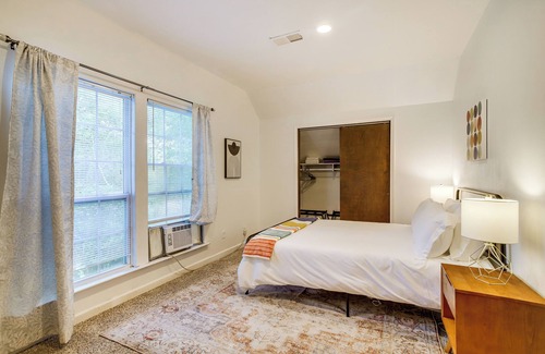 Grogan's Mill Apartment | Spring Vacation Rental ~ 9 Mi to Hurricane Harbor!
