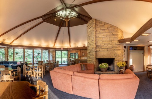 Arena Hotel | Spring Valley Inn
