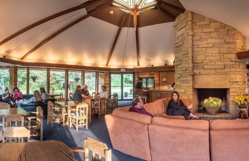 Arena Hotel | Spring Valley Inn