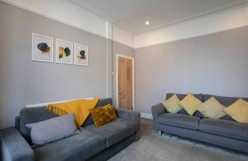 Aylestone House | Spring Villa