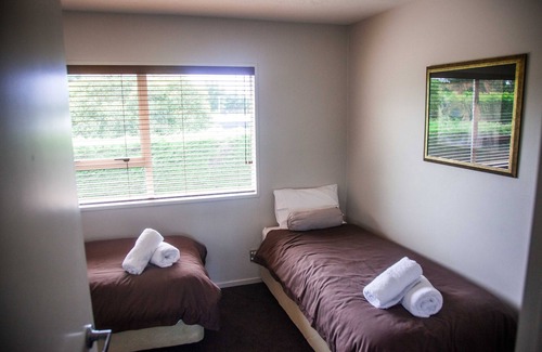Cust Apartment | Springbank MountainSide Apartment