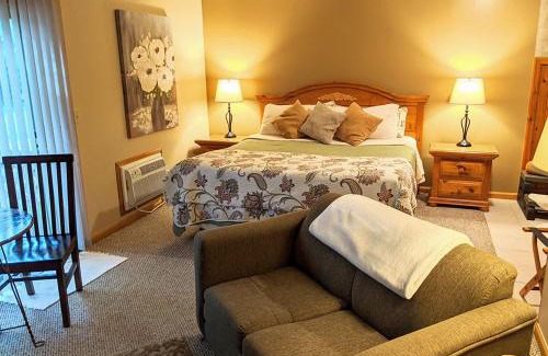 Prudenville Hotel | Springbrook Inn