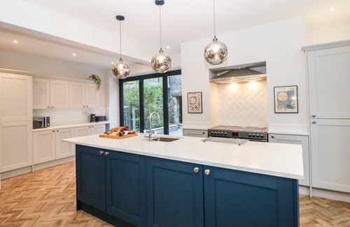 Buxton House | SPRINGDALE HOUSE, family friendly, with open fire in Buxton