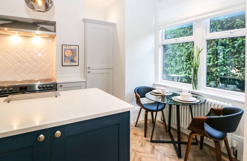 Buxton House | SPRINGDALE HOUSE, family friendly, with open fire in Buxton