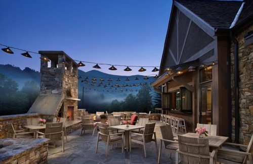 Canton Cottage | Springdale Treehouse Lodging 3