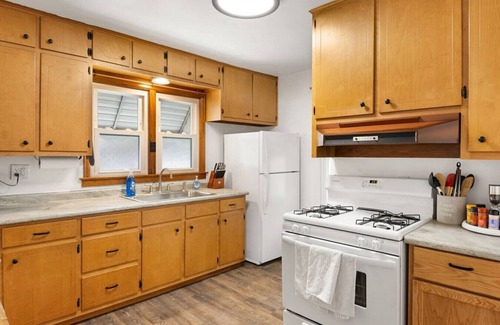 East Peoria House | Springfield · 5Queens+1TwinFuton: East Peoria-Perfect for Lrg Groups