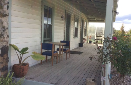 Limonite Cottage | Springfield Cottage - quiet getaway