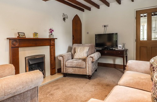 Cymau Cottage | SPRINGFIELD COTTAGE, character holiday cottage in Marford