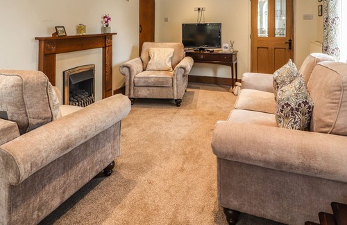 Cymau Cottage | SPRINGFIELD COTTAGE, character holiday cottage in Marford