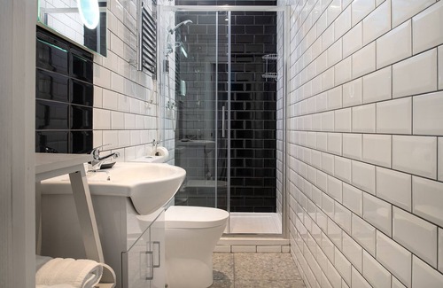 Coleshill House | Springfield House - Birmingham Airport & NEC