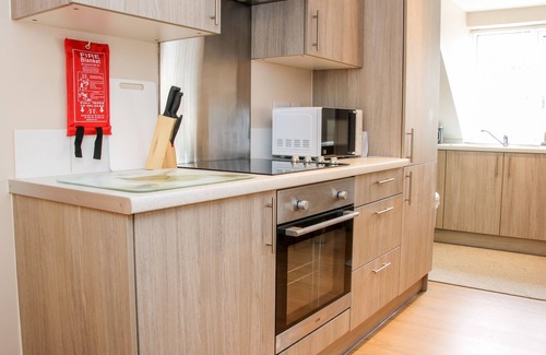Washford Cottage | SPRINGFIELD HOUSE, romantic, with a garden in Newport, Shropshire