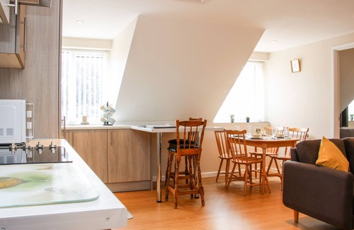 Washford Cottage | SPRINGFIELD HOUSE, romantic, with a garden in Newport, Shropshire