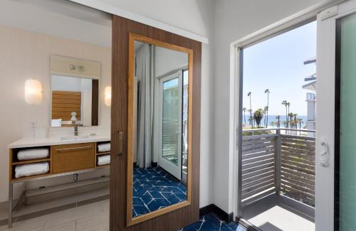 Townsite Hotel | SpringHill Suites by Marriott Oceanside Beach