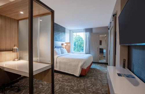 Bermuda Hotel | SpringHill Suites Chester