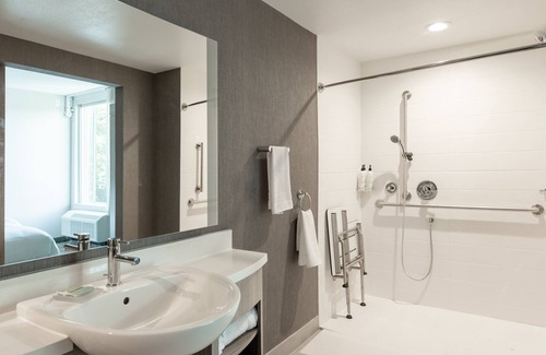 Bermuda Hotel | SpringHill Suites Chester