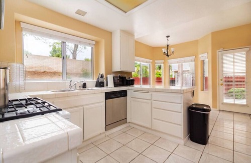 Moreno Valley House | Springmist · ✷PRIVATE POOL✷ 4 Bedroom/Fast Wifi/Dessert Oasis