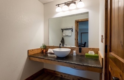 Hot Springs Cabin | Springs Lodge & Cafe