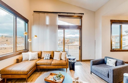 Fraser Apartment | Springview Lane #C304