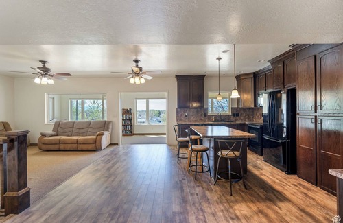 Springville House | Springville Welcome Home: spacious 5-bedroom house in delightful Springville