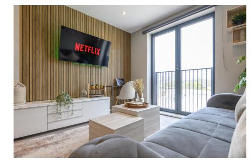 Holbeck Apartment | Springwell Suite - City Centre - Balcony & Pool Table - 3 Bed