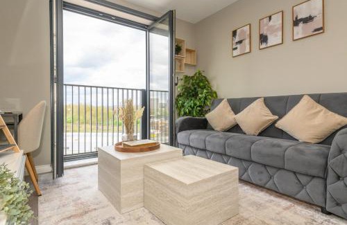 Holbeck Apartment | Springwell Suite - City Centre - Balcony & Pool Table - 3 Bed