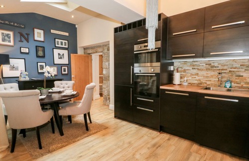 New Mill House | SPRINGWOOD COTTAGE, pet friendly, with open fire in New Mill