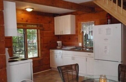Arden Cottage | Springwood Cottages Resort - New Log Cabin - Arden, ON