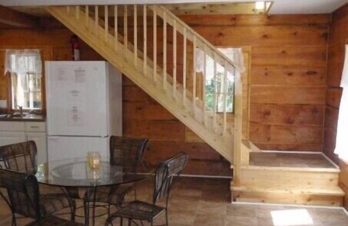 Arden Cottage | Springwood Cottages Resort - New Log Cabin - Arden, ON