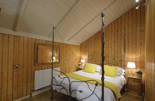 Summerbridge Resort | Springwood Lodges