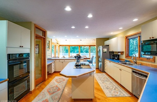Old Timberline House | Spruce Lodge - 1465 Mountainside RdnnSpruce Lodge - Easy Access to Dolly Sods, Lake Access, Pet Friendly, Hot Tub