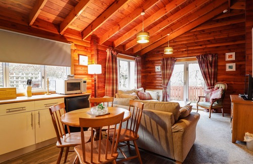 Marybank Cottage | SPRUCE LODGE, pet friendly, with a garden in Strathpeffer