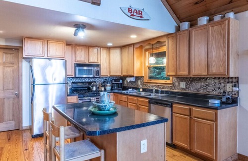 Sylva House | Spruce Patch - Mountain Cabin with Stunning Views and a Hot Tub!