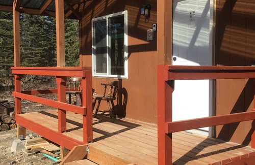 Cohoe Cabin | SPRUCE-Private sleeping cabin with shared kitchen/bathhouse
