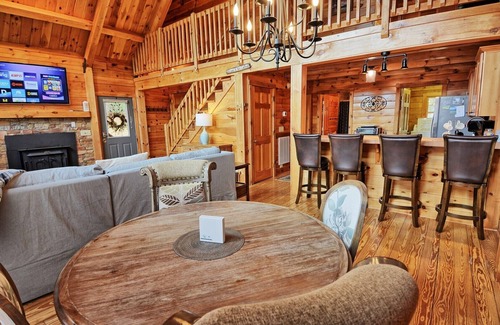 Laurel Springs Cabin | Spruced Up-Open for Bookings! Private Log Cabin, Hot Tub, AC, WIFI