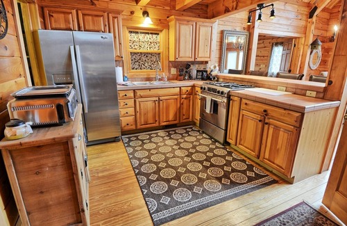 Laurel Springs Cabin | Spruced Up-Open for Bookings! Private Log Cabin, Hot Tub, AC, WIFI
