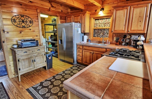 Laurel Springs Cabin | Spruced Up-Open for Bookings! Private Log Cabin, Hot Tub, AC, WIFI