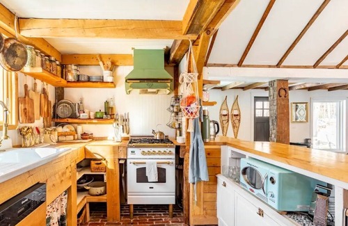Edgewood Cabin | Spruceton Hollow - hot tub, hiking, breweries!