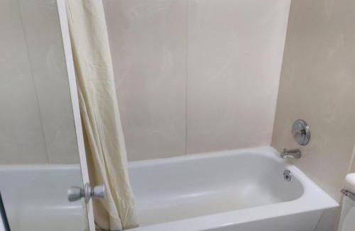 Elyria Hotel | Sprucewood Inn